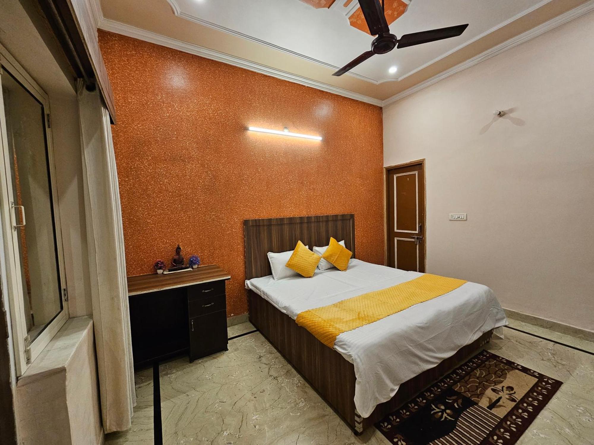 Guest house Krishna's Land Vrindavan