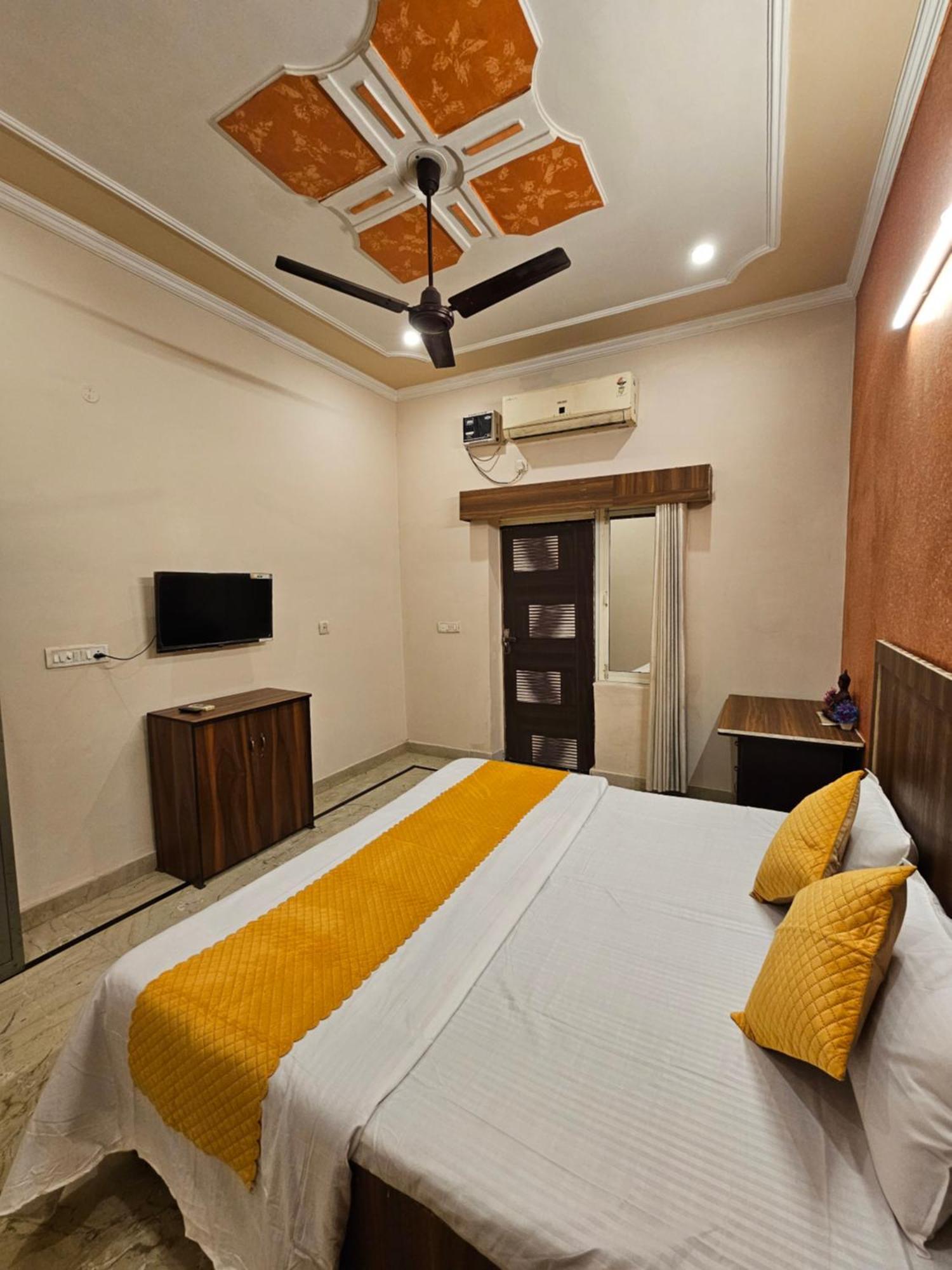 Guest house Krishna's Land Vrindavan